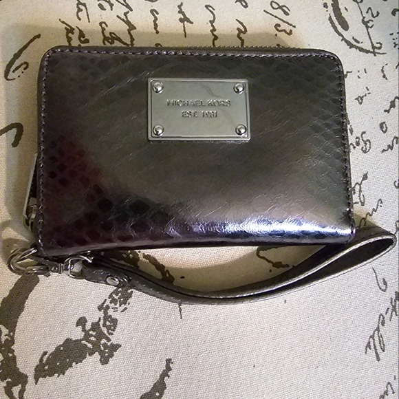 Michael Kors Metallic Python Zip Around Medium Wallet NWOT w/ Wristlet Strap - Picture 1 of 13